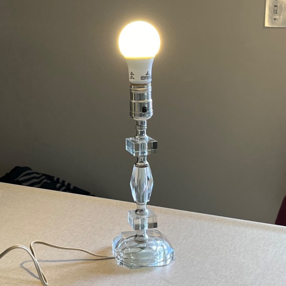 Vintage 50s Clear Crystal Glass and Lucite Leviton Lamp - Picture 5 of 5